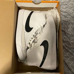 Nine Blazers Mid ‘77